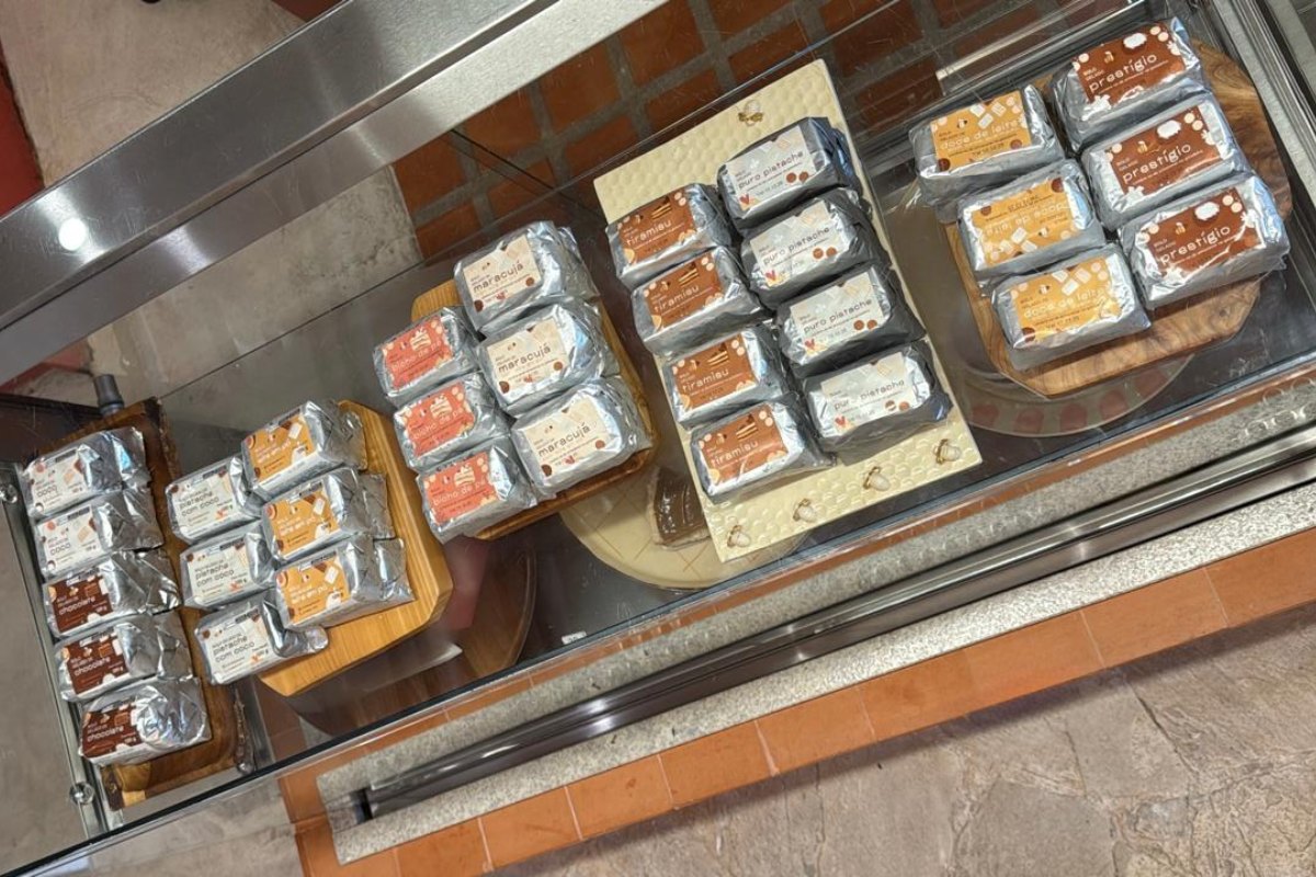 sabores de bolo gelado Mombee: coco, leite em pó, pistache com coco e chocolate
