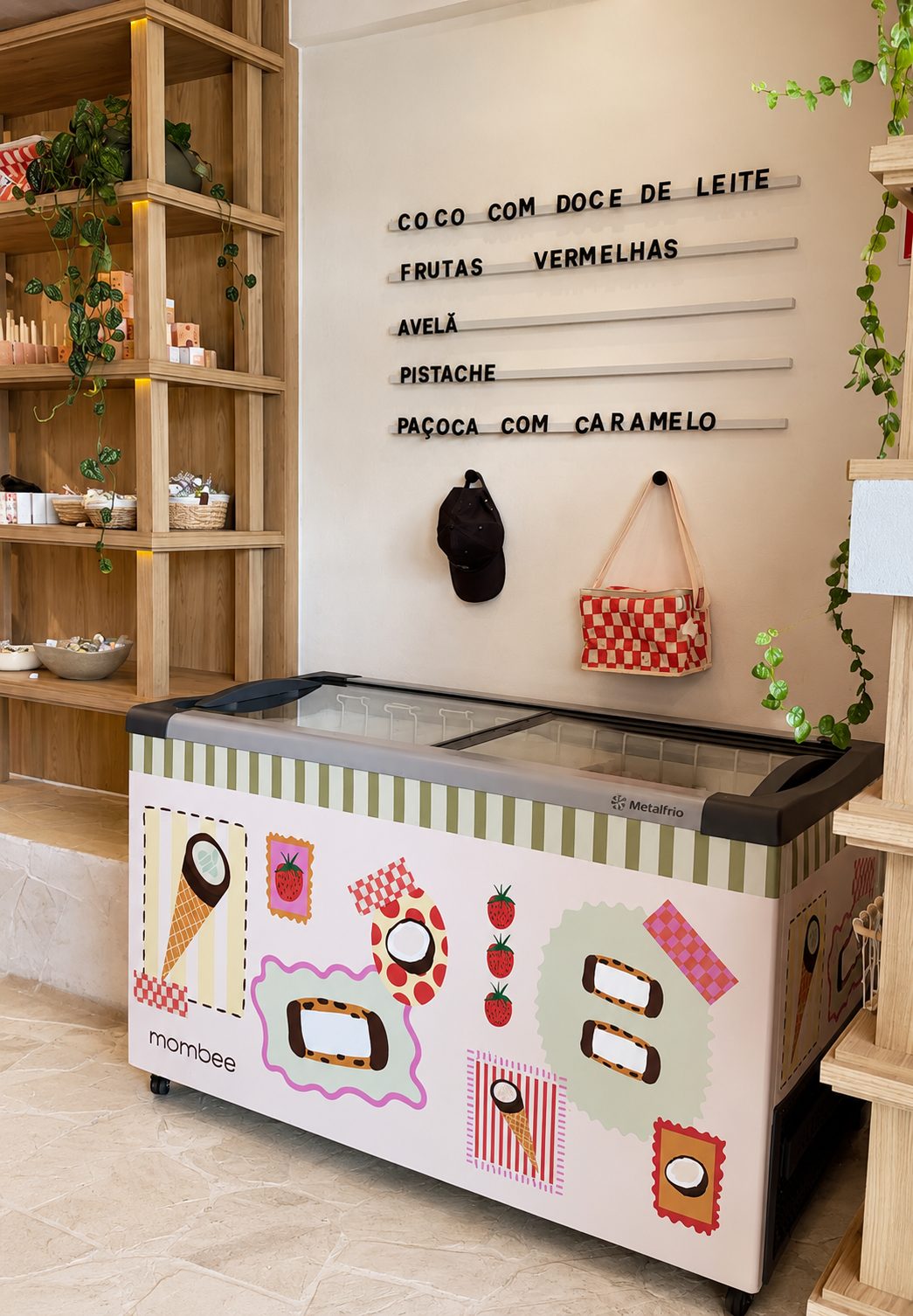 Freezer novo com vitrine de sabores